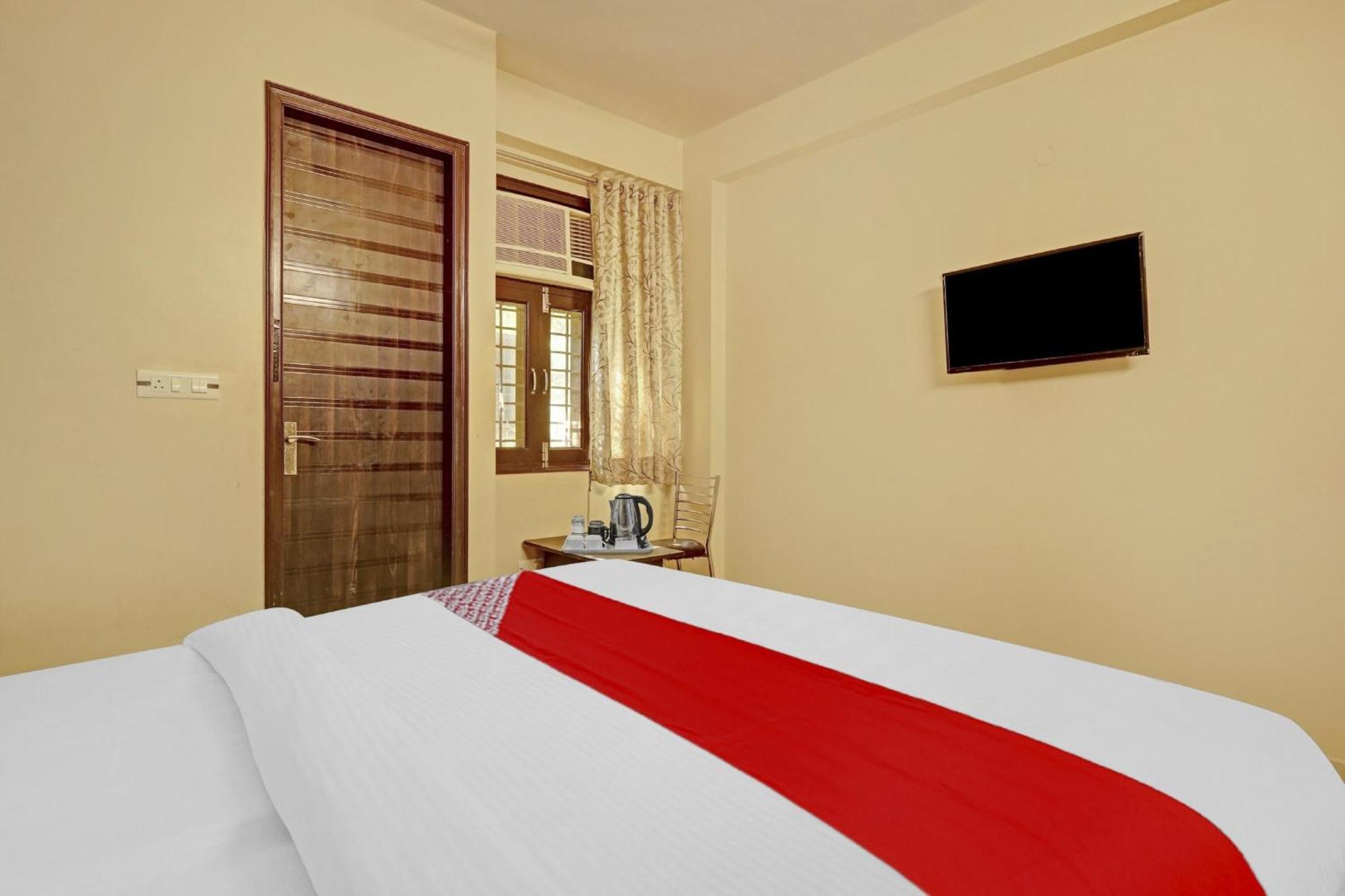 Hotel O A.K Palace New Delhi Bagian luar foto