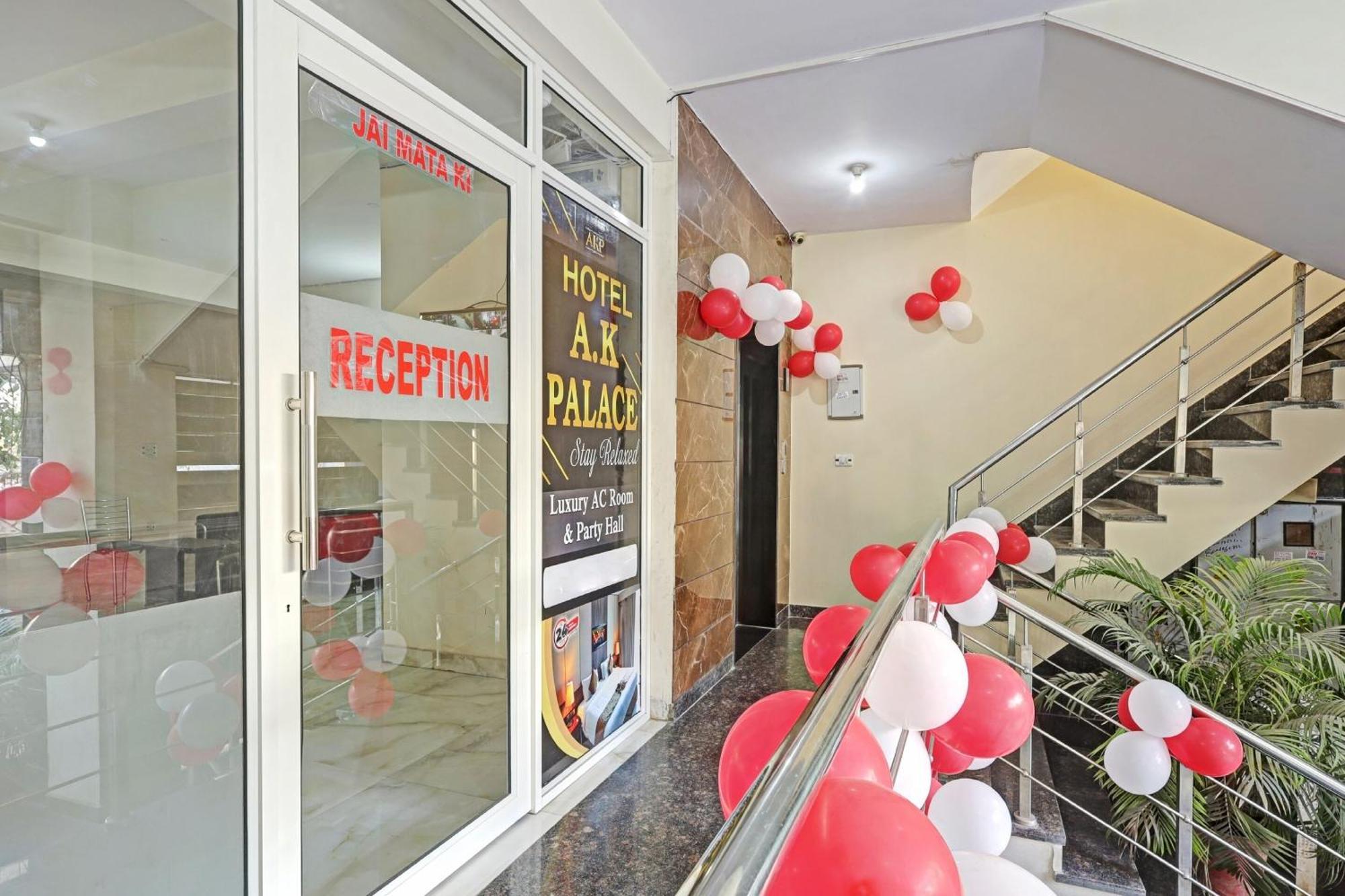 Hotel O A.K Palace New Delhi Bagian luar foto